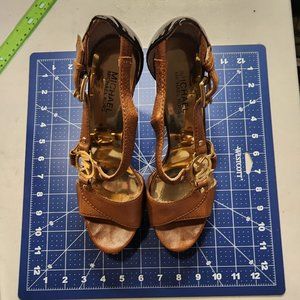 EUC Michael Kors Heels Sz 8 Tan Leather with Gold Accents